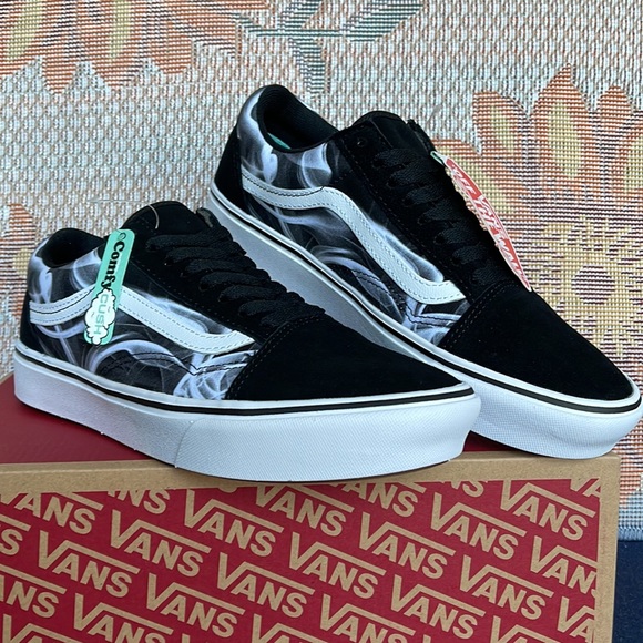 Vans WMNS Comfycush Old Skool 
After Dark Black/White
VN0A5DYCBZW
sneakers - Picture 5 of 16